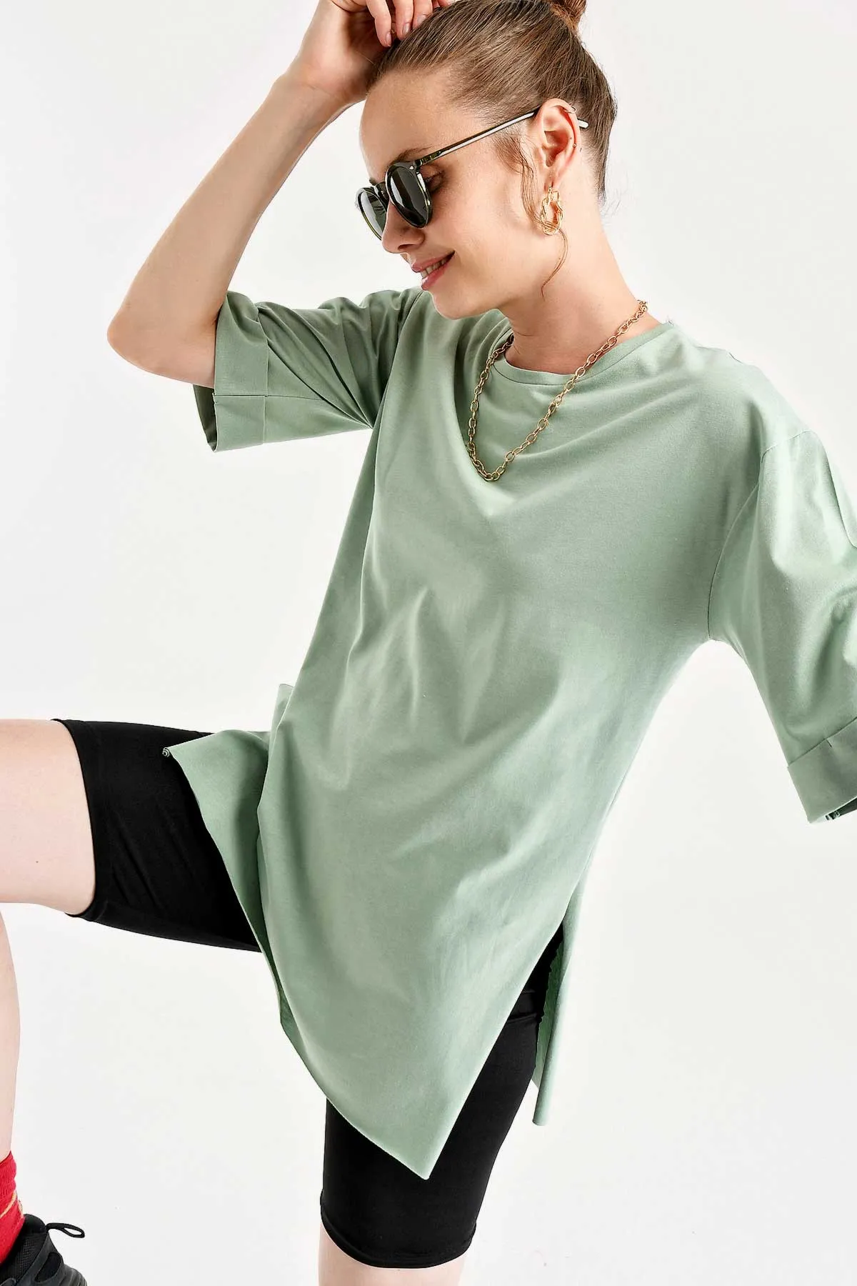 4123 yirtmaçli oversize tişört