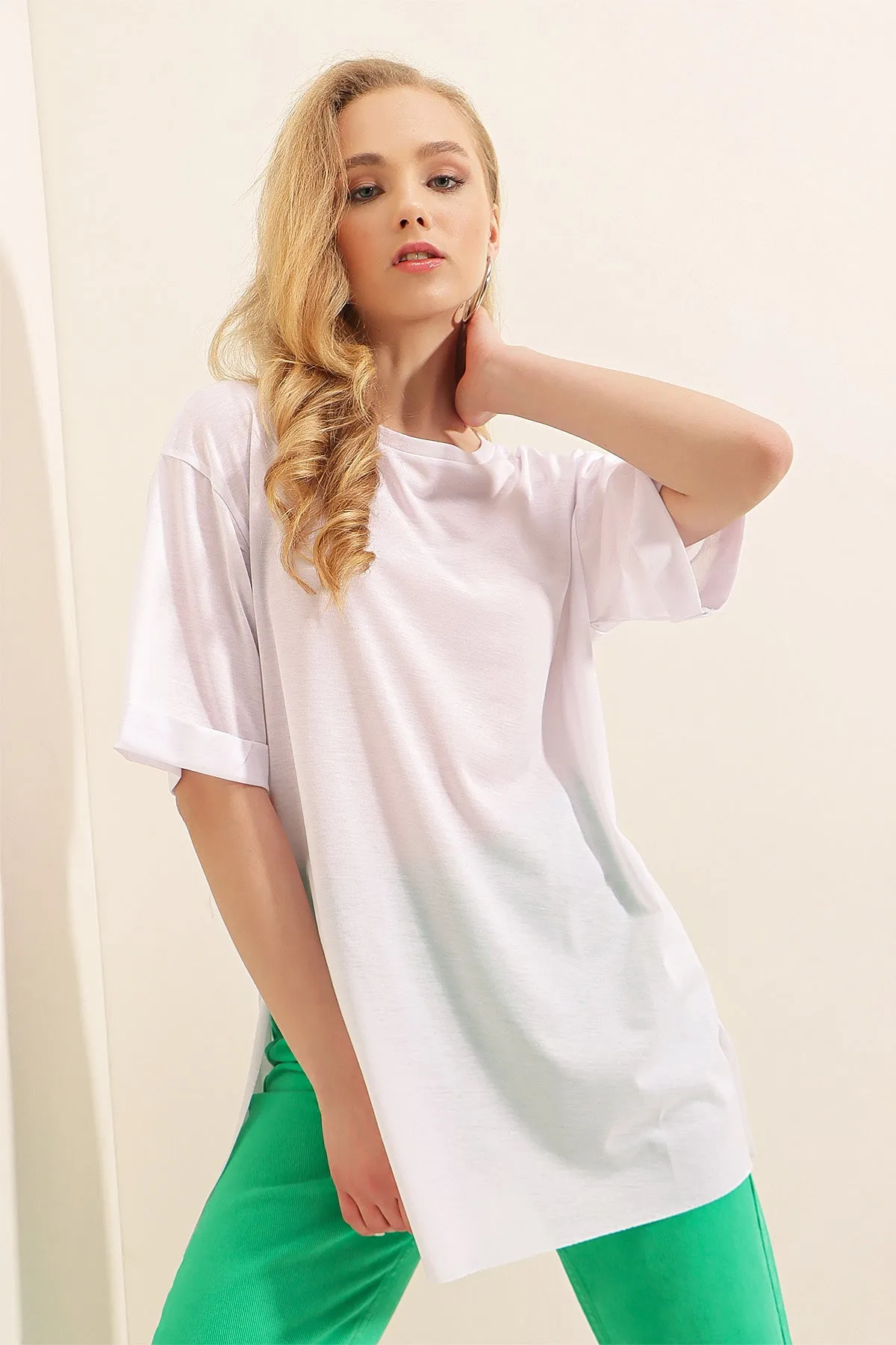 4123 yirtmaçli oversize tişört