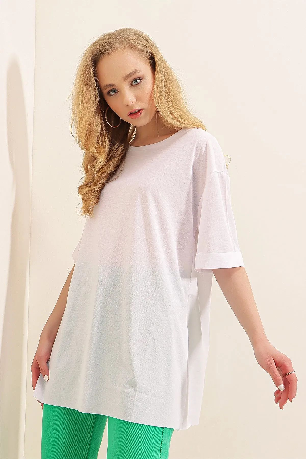 4123 yirtmaçli oversize tişört
