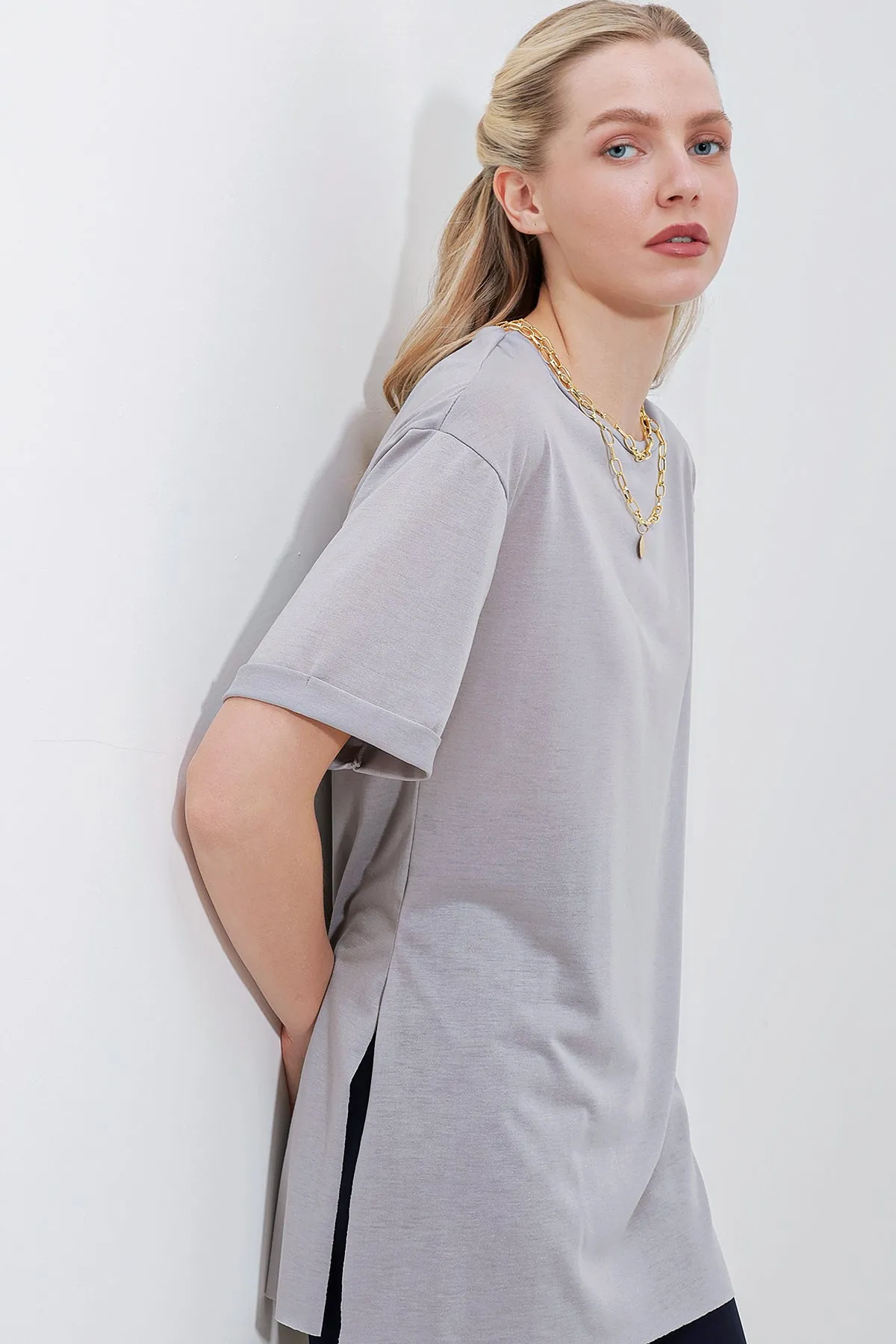 4123 yirtmaçli oversize tişört