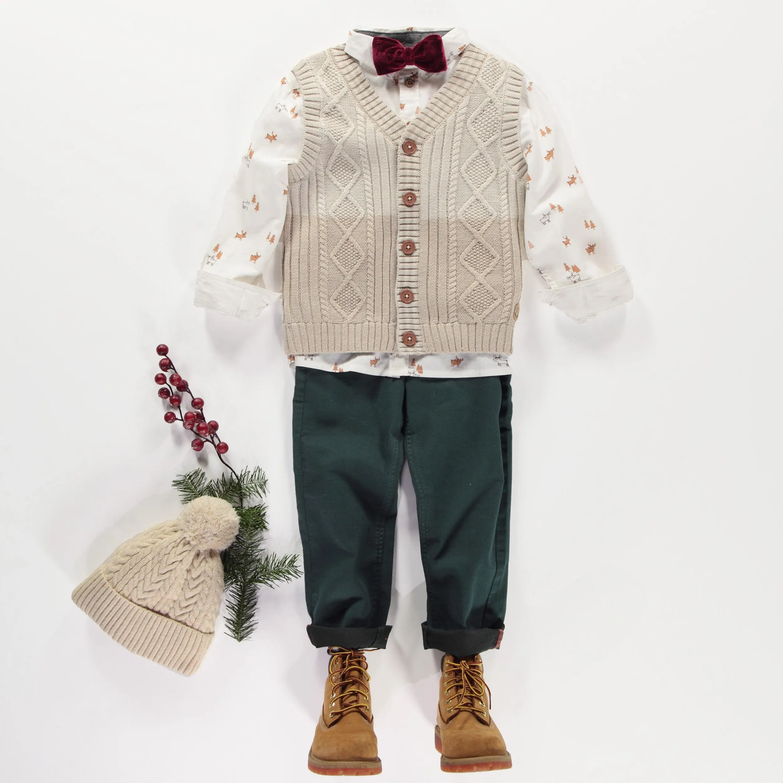 Débardeur beige en tricot torsadée, enfant || Beige cable-knit sleeveless vest, child