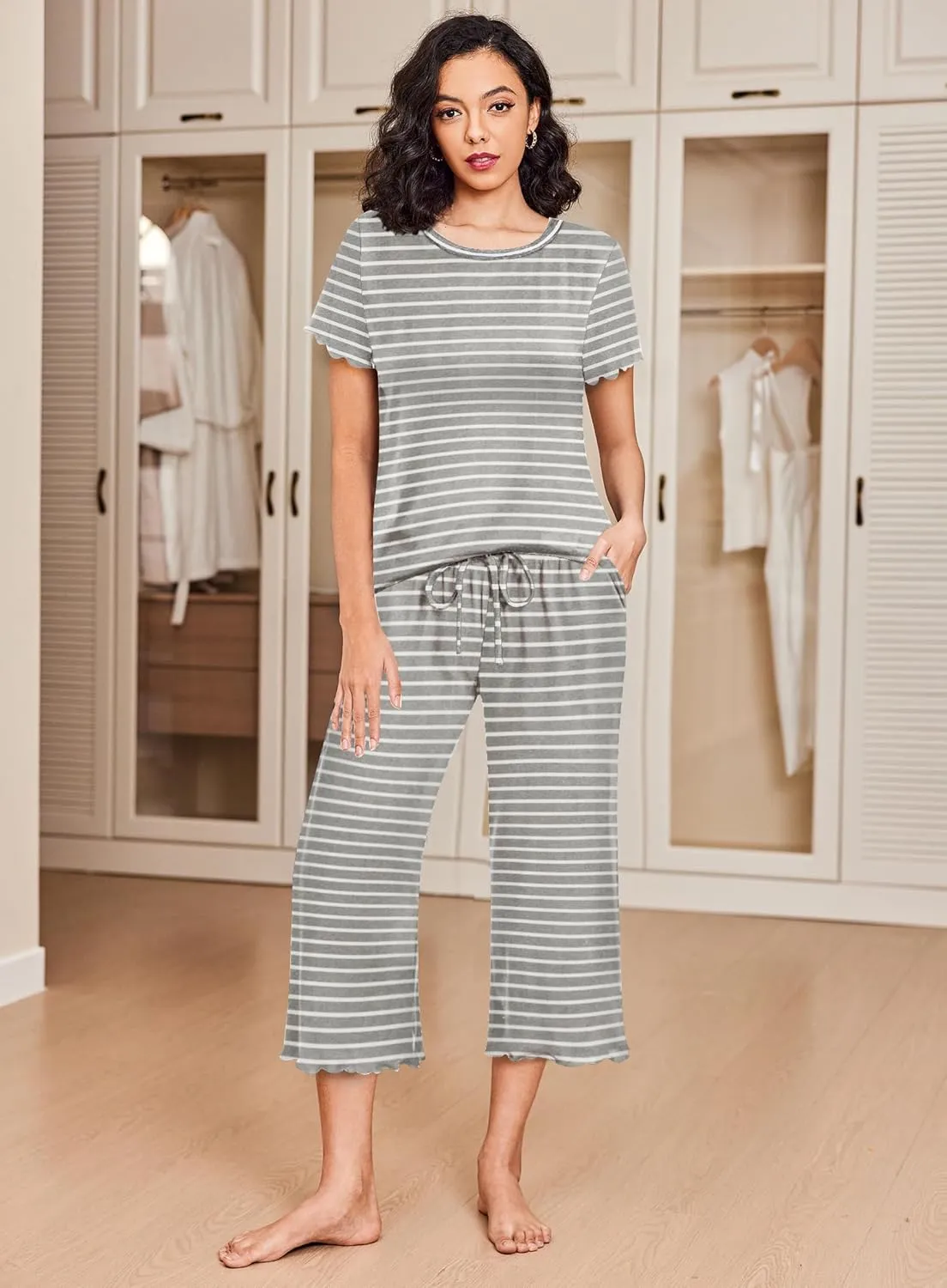 Ekouaer 2 Pack: Women's Pajamas Set Short Sleeve Sleepwear Capri Pants Pjs Soft Loungewear with Pockets