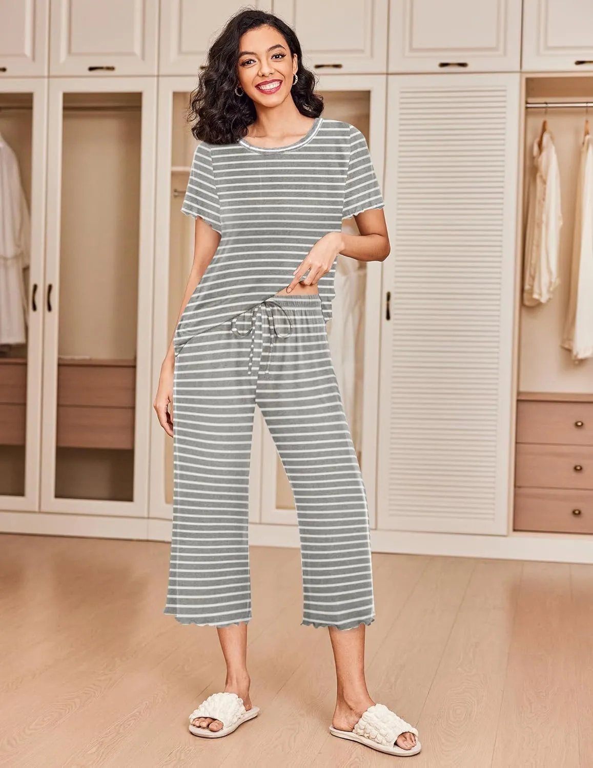 Ekouaer 2 Pack: Women's Pajamas Set Short Sleeve Sleepwear Capri Pants Pjs Soft Loungewear with Pockets