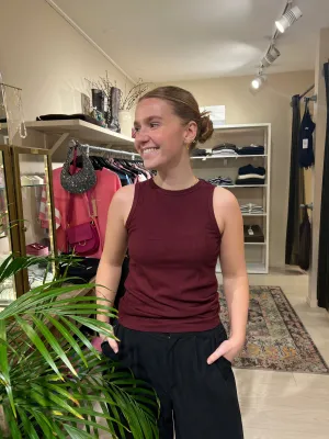 La Rouge LR1103 Lisa Singlet Aubergine