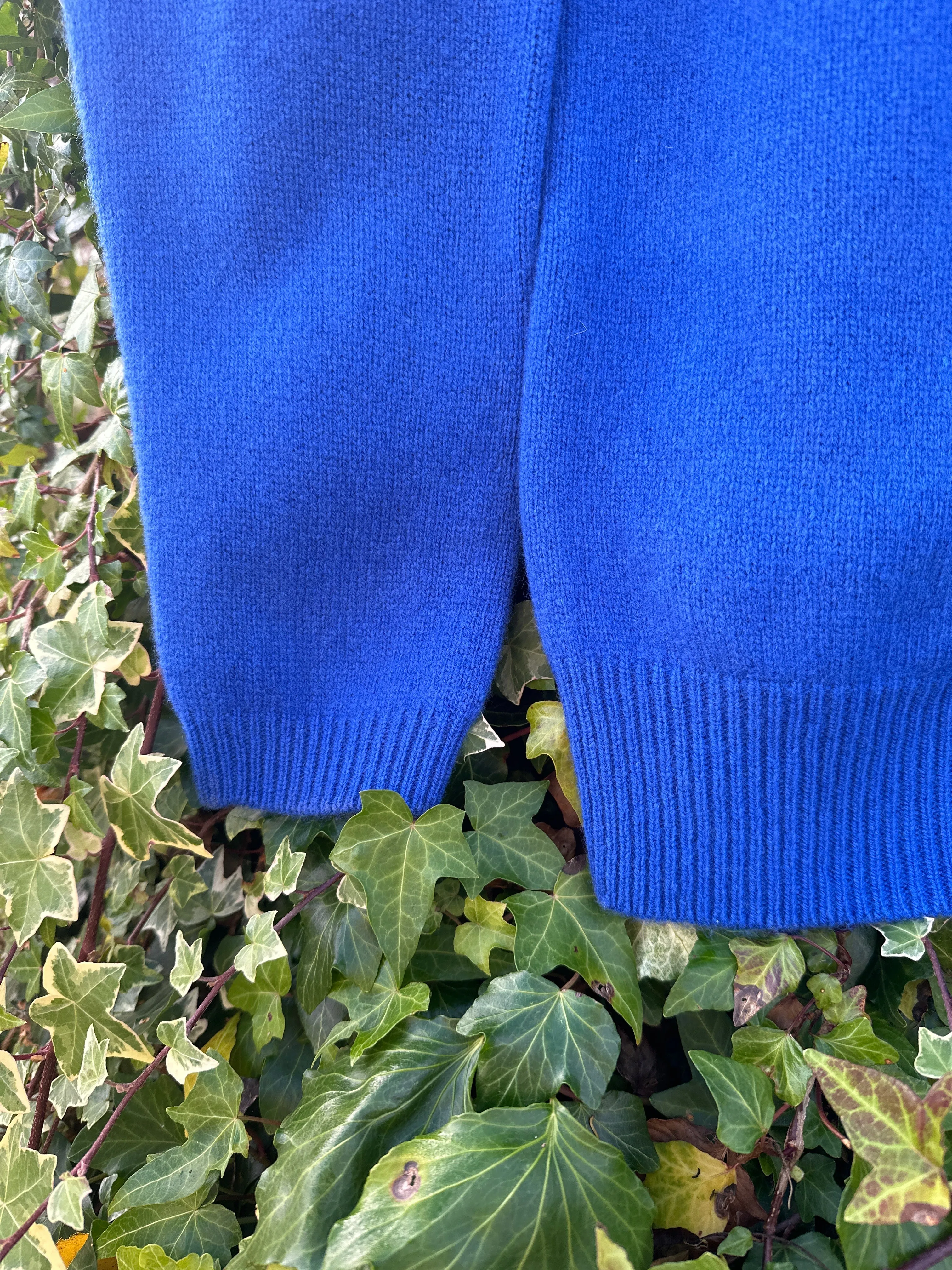 Scottish Cashmere & Merino Fairisle Cardigan In Lapis